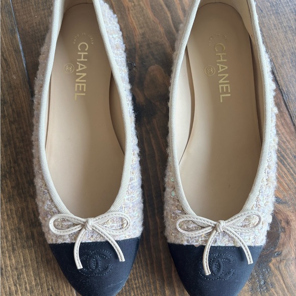 CHANEL Shoes - CHANEL Tweed Sparkle Beige and Black Ballet Flats 40